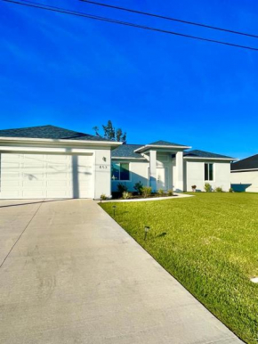 New house with canal view in Cape Coral